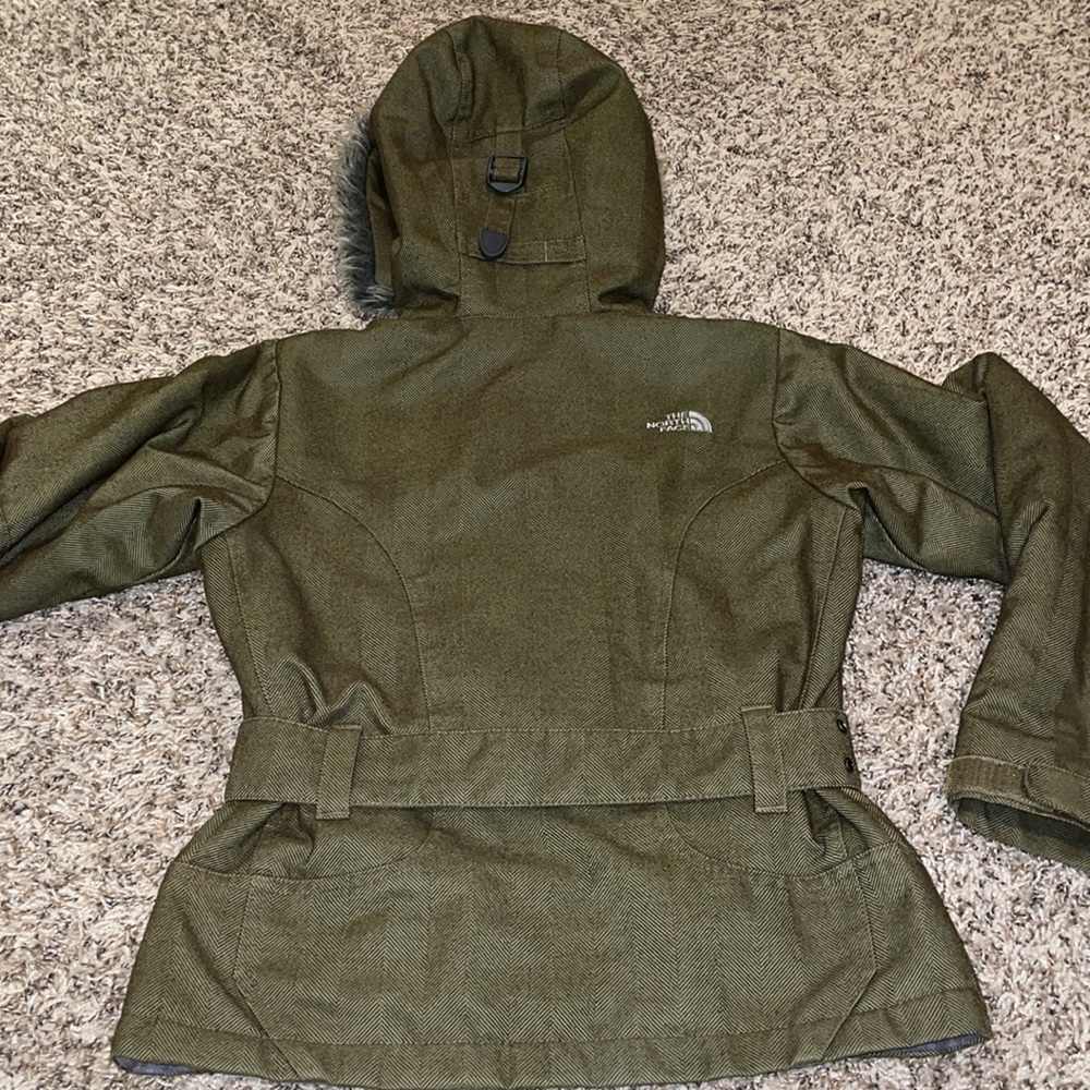 SOLD😍NORTH FACE XS women’s winter/fall jacket faux fur trendy  olive green belt - Picture 9 of 17